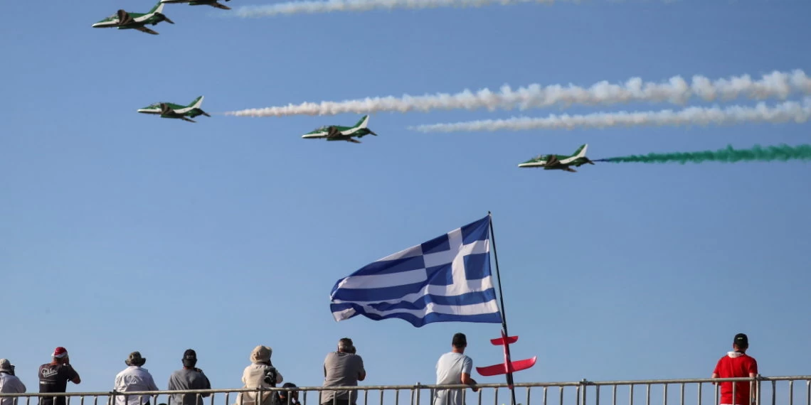 Athens Flying Week: «Έκλεψαν» τα βλέμματα το γαλλικό Rafale, η ομάδα «Ζευς» & το ελληνικό Spitfire